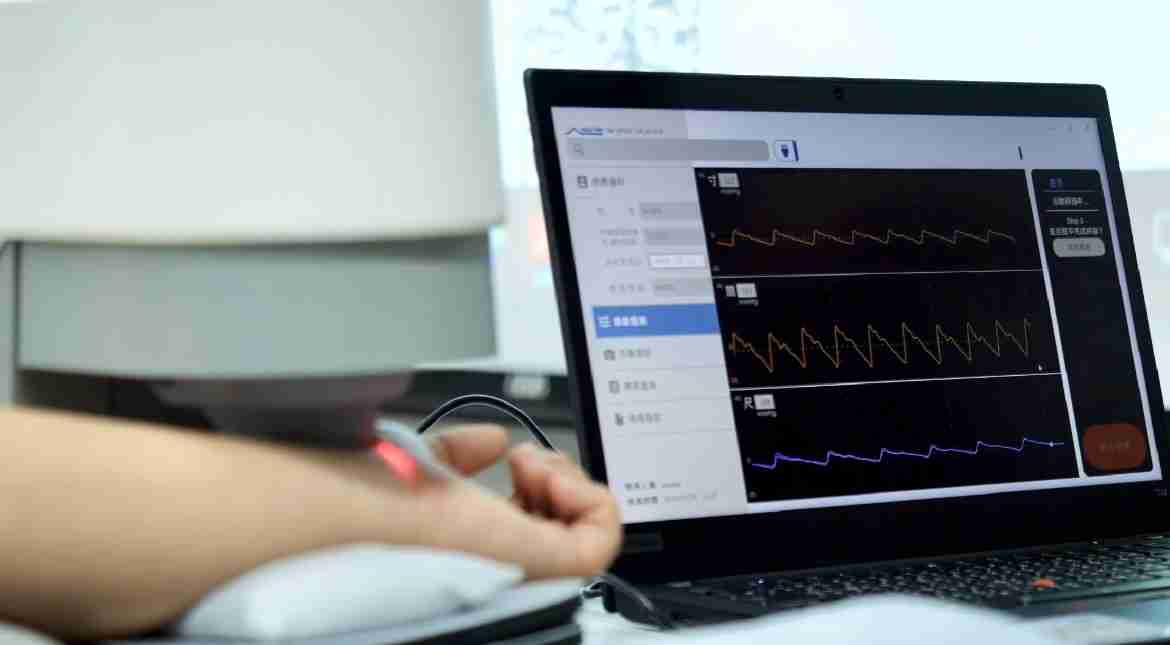 NG大舞台耘康以高解析与拟真的显示技术，，，将其应用于中医检测，，提供“中医数位化检测方案”，，，使传统中医检测结果数据化与可视化