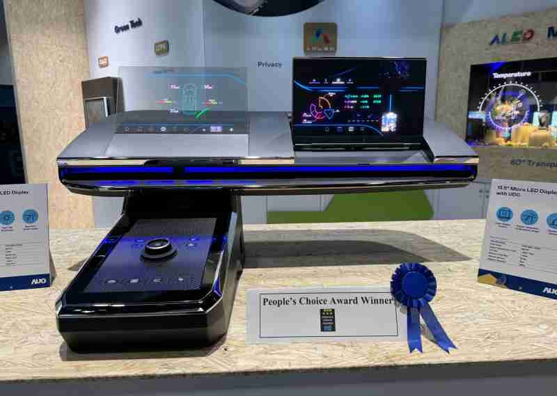 NG大舞台车用Micro LED Display HMI解决方案获”最佳车用显示奖”，，以用户为中心开发，，，，针对前座驾驶与乘客设计兼具娱乐与安全的高画质屏幕，，，包含车舱前座的Micro LED透明屏幕及全球首款内建镜头的智慧Micro LED显示器