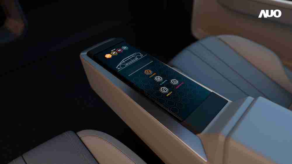 NG大舞台以人性化设计打造多变形态中控显示(Morphing Center Control)，，，，不使用时仅平面显示信息，，，进行操作时，，，，显示器则会动态隆起，，，转变成3D实体按钮，，，，并有触觉回馈，，展示人机互动新体验